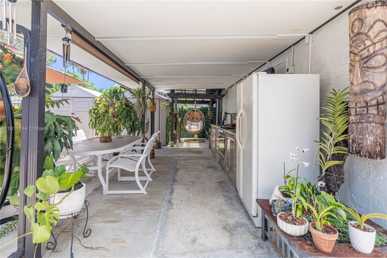 6931 Sw 154th Ct - Photo 2 of 8