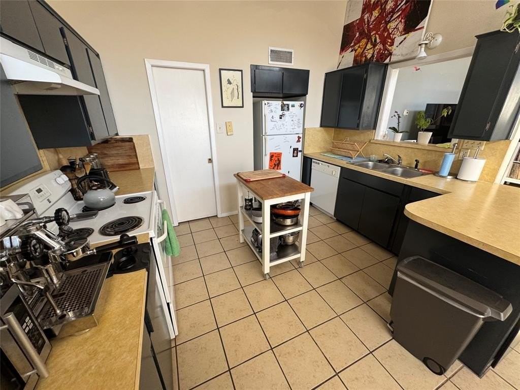 2708 Mccart Ave #2710 - Photo 4 of 10