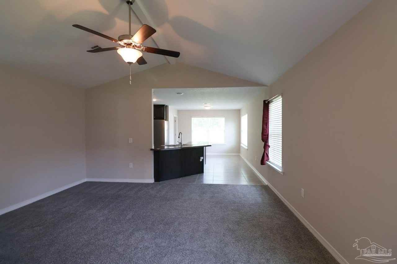 1285 Mills Avenue - Photo 3 of 18