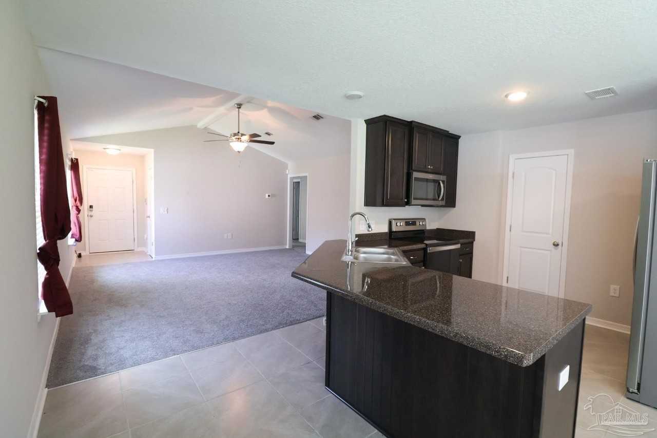 1285 Mills Avenue - Photo 5 of 18