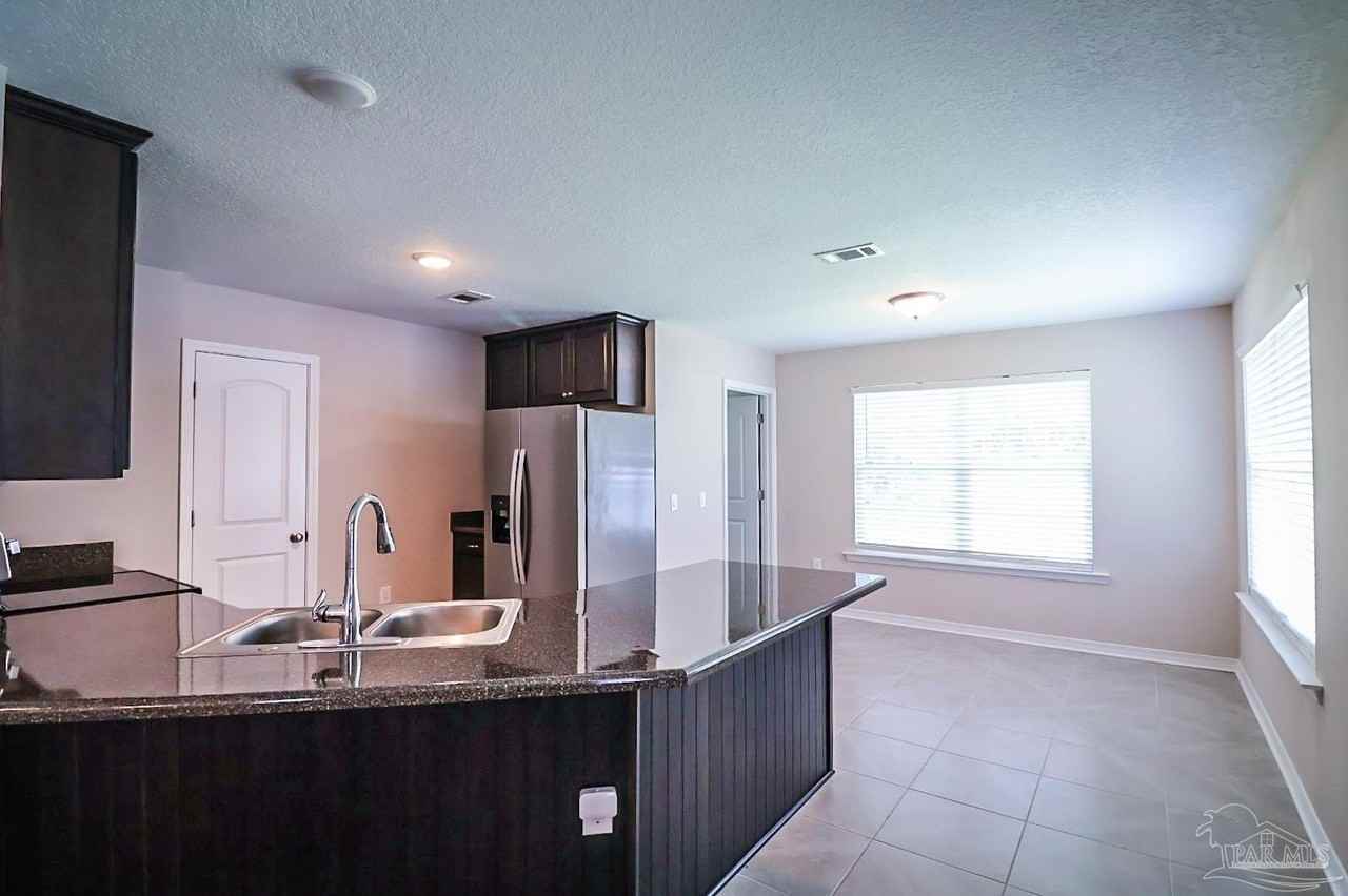 1285 Mills Avenue - Photo 7 of 18