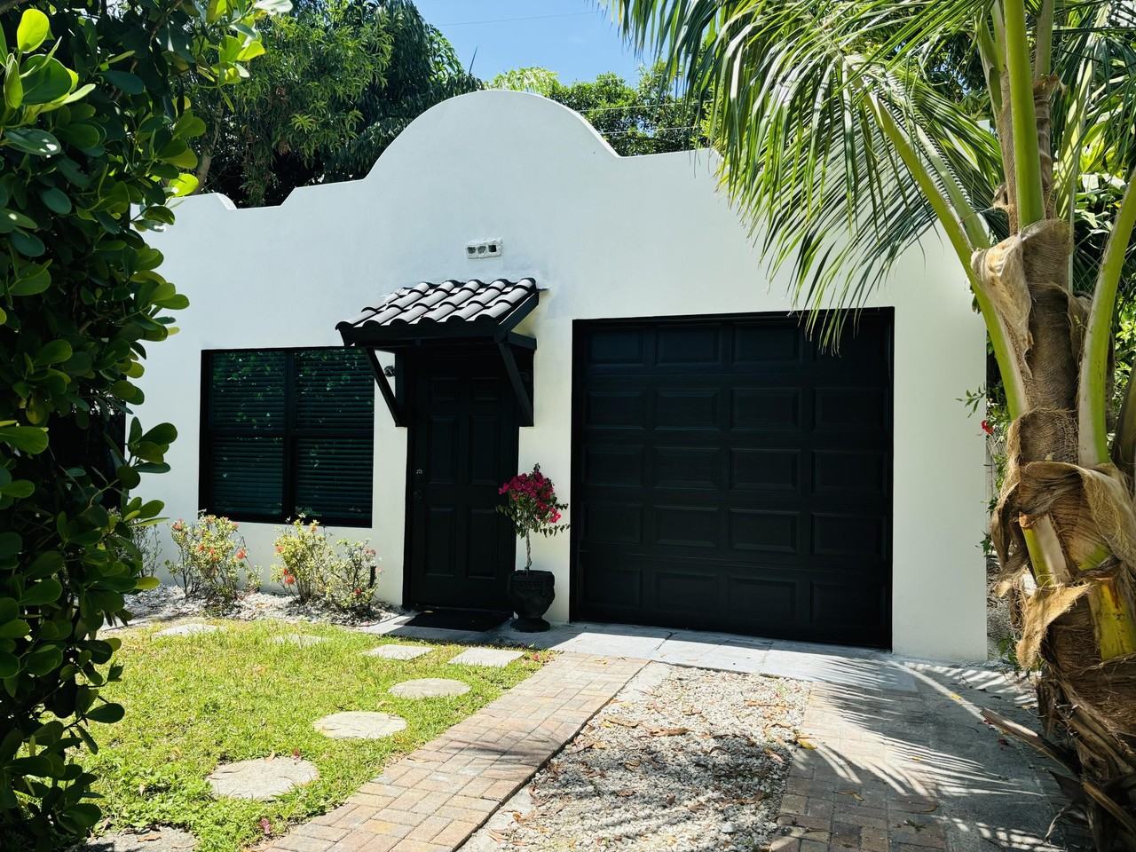 1036 Francis St - Photo 2 of 10