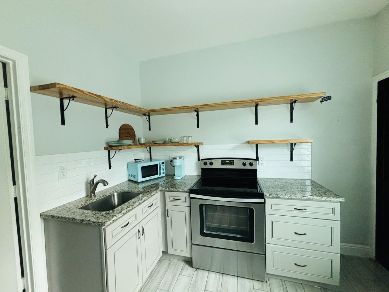 1036 Francis St - Photo 3 of 10