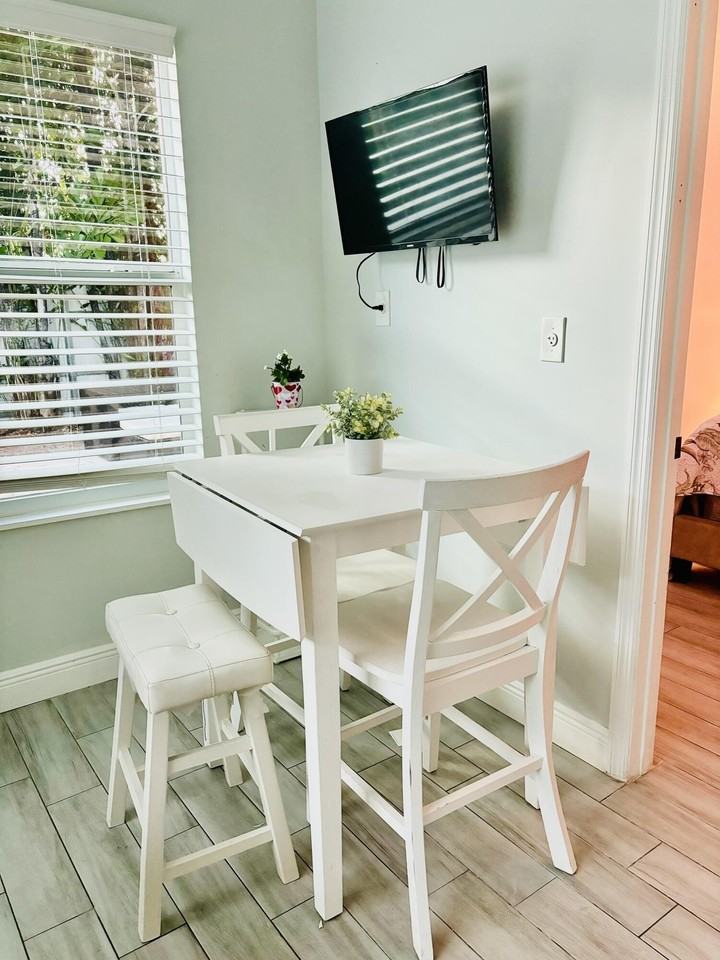 1036 Francis St - Photo 5 of 10