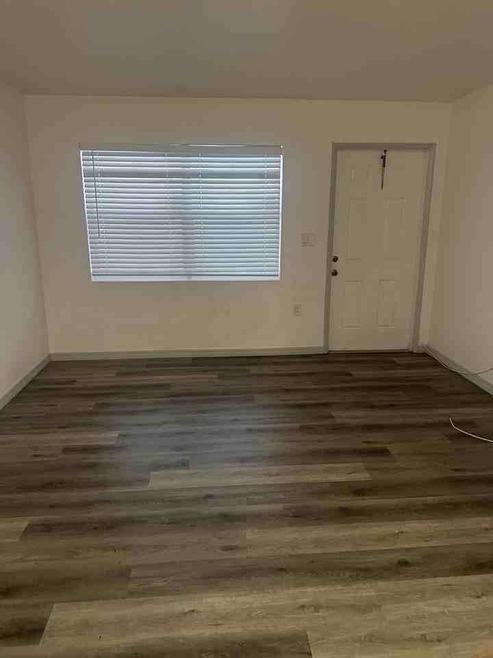 555 W 6th St #2 - Photo 2 of 11