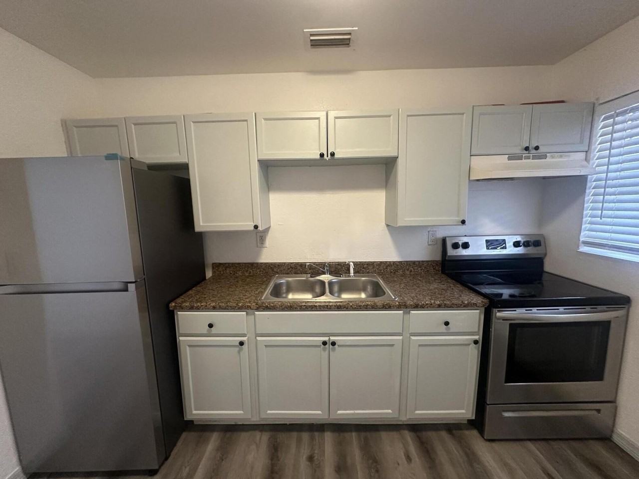 555 W 6th St #2 - Photo 6 of 11