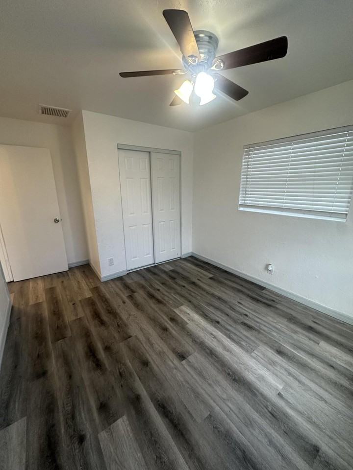 555 W 6th St #2 - Photo 7 of 11