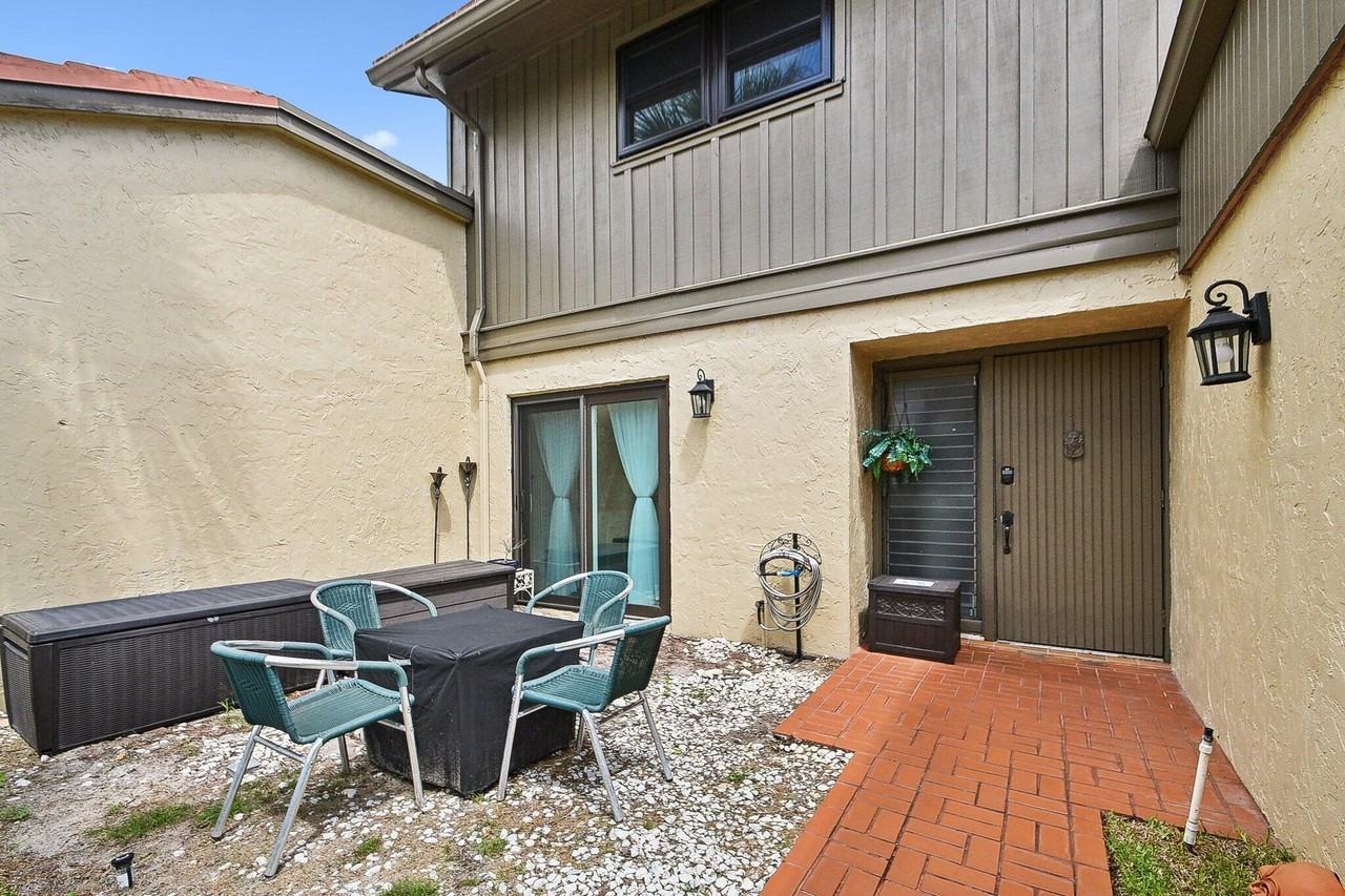 11063 Oakdale Rd - Photo 2 of 50