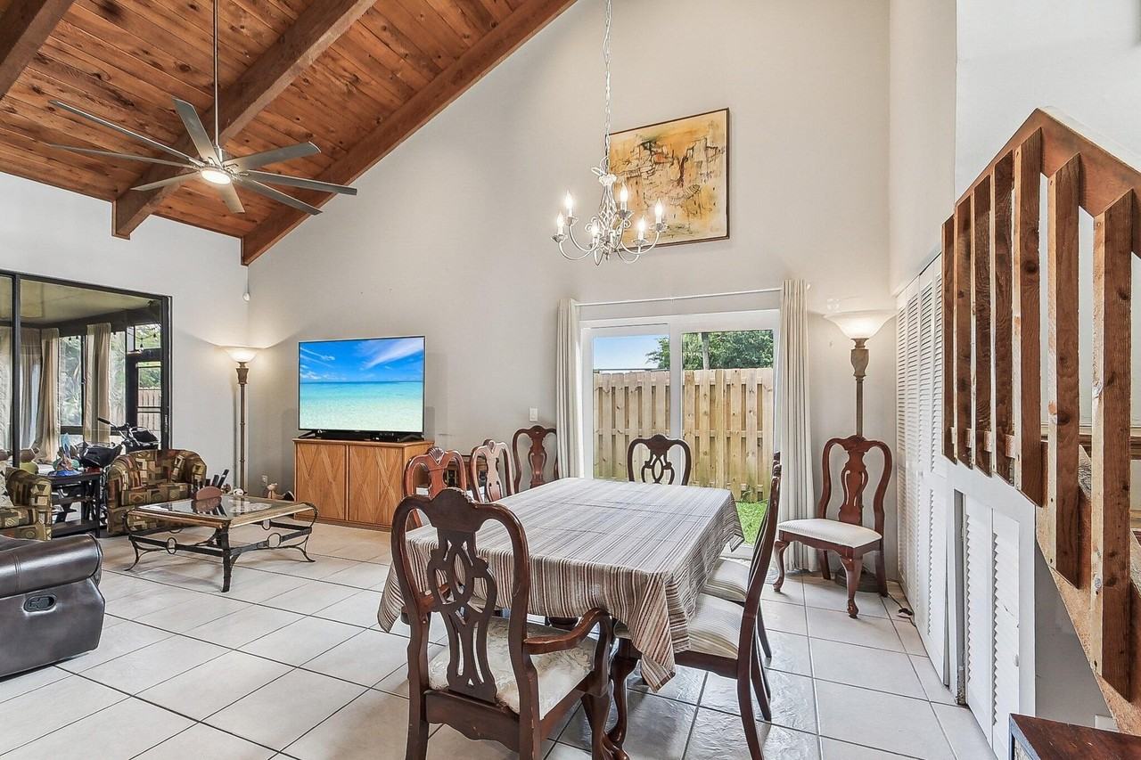 11063 Oakdale Rd - Photo 4 of 50