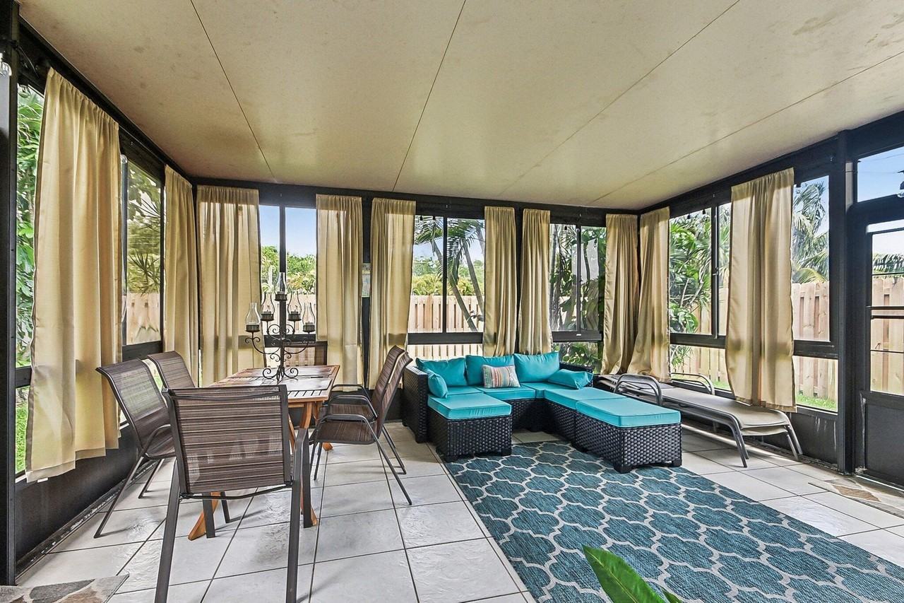 11063 Oakdale Rd - Photo 5 of 50