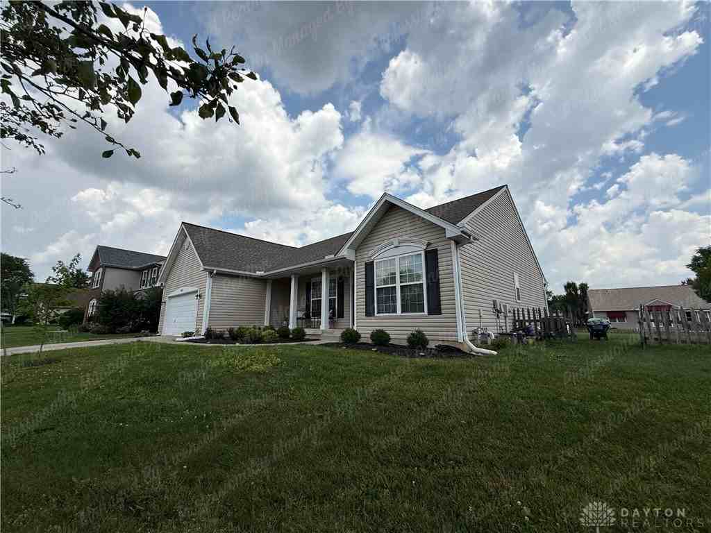 1063 Glenhollow Ct - Photo 3 of 48