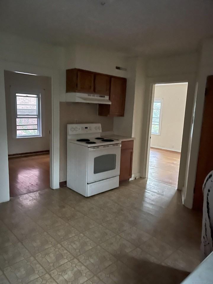 61 Glendale Ave - Photo 2 of 9