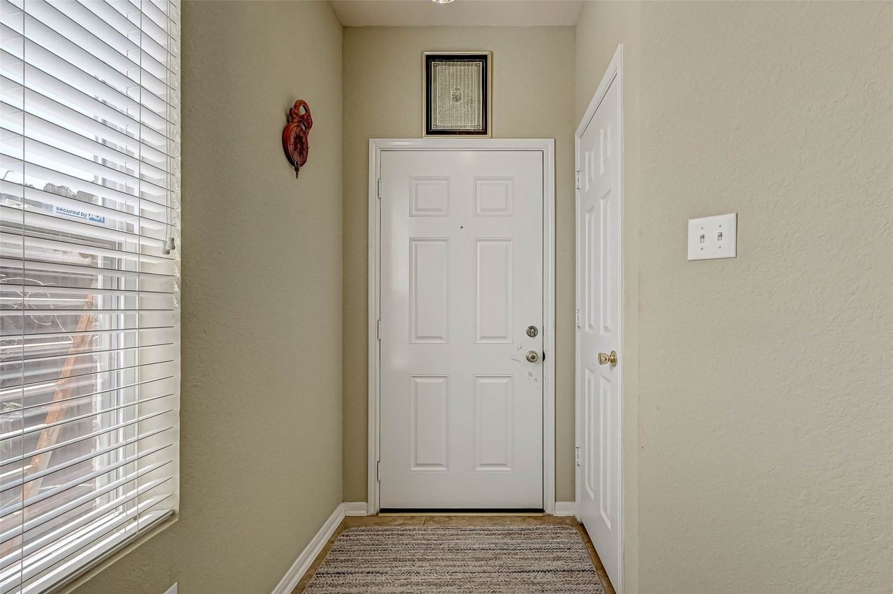 19223 Brook Village Rd - Photo 4 of 43