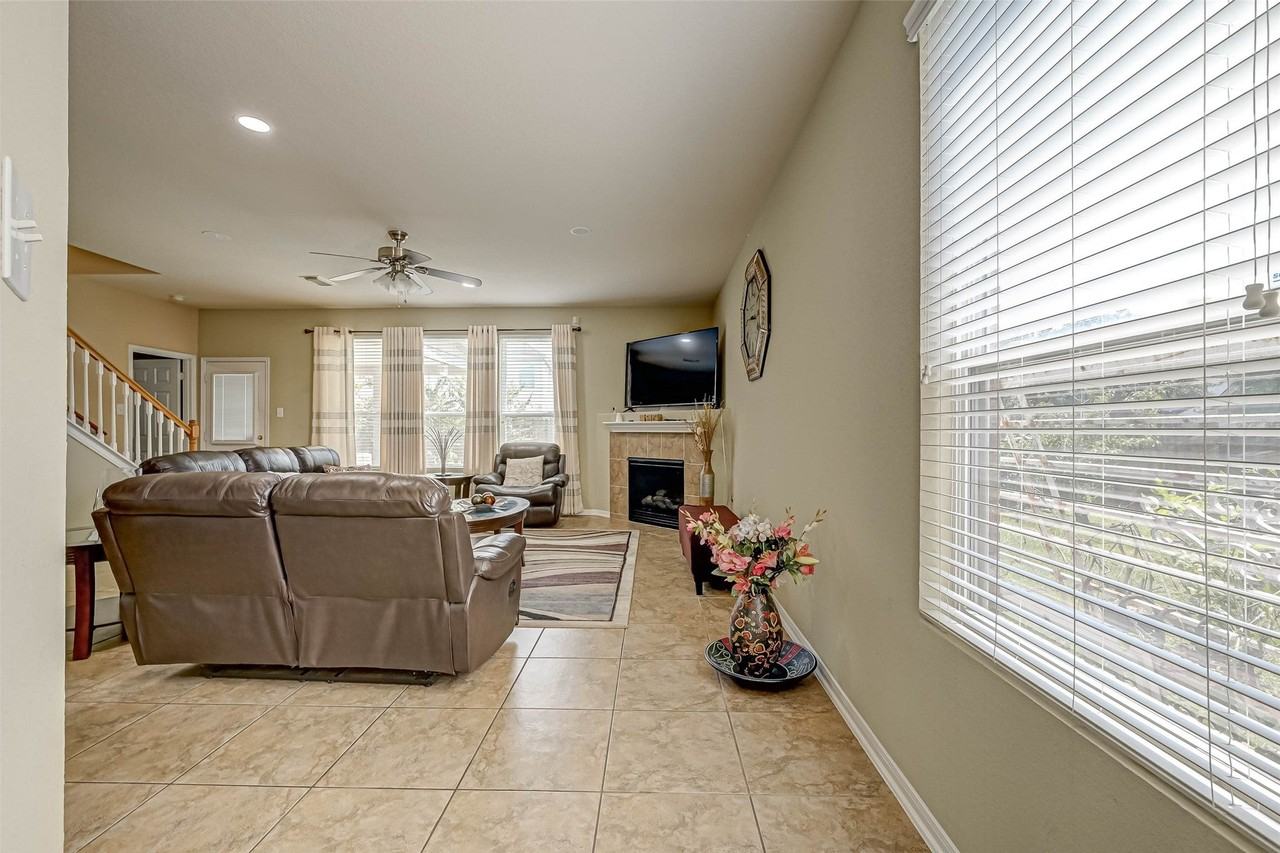 19223 Brook Village Rd - Photo 5 of 43