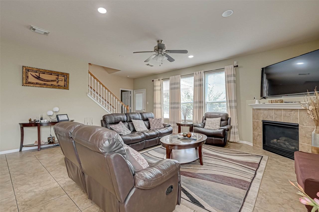 19223 Brook Village Rd - Photo 6 of 43