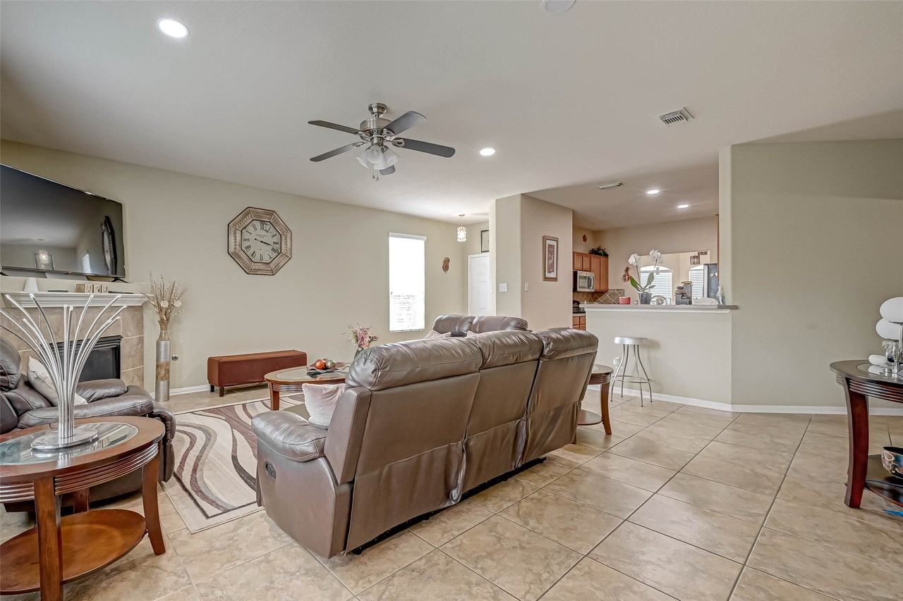 19223 Brook Village Rd - Photo 7 of 43