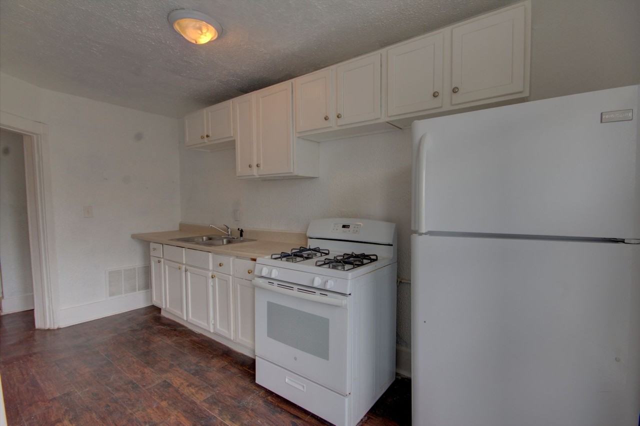 1318 1/2 Brown St - Photo 2 of 19