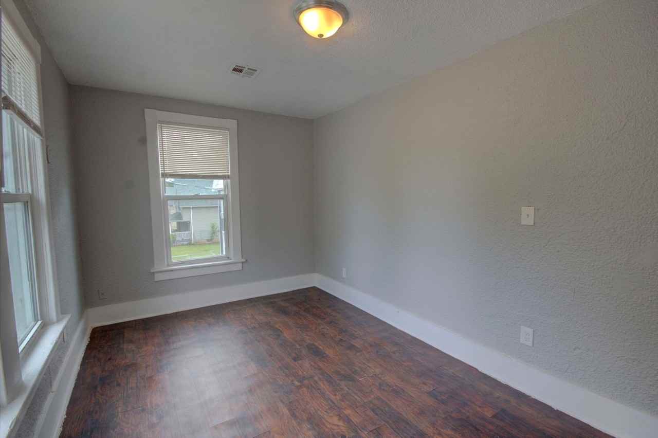 1318 1/2 Brown St - Photo 4 of 19