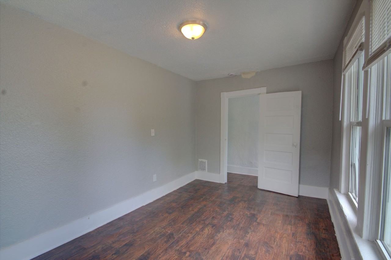 1318 1/2 Brown St - Photo 5 of 19