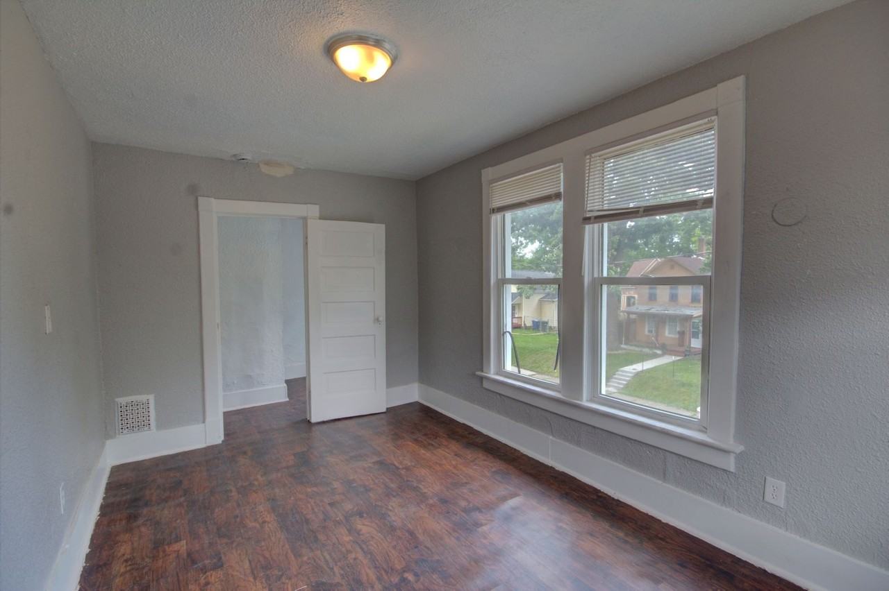 1318 1/2 Brown St - Photo 7 of 19