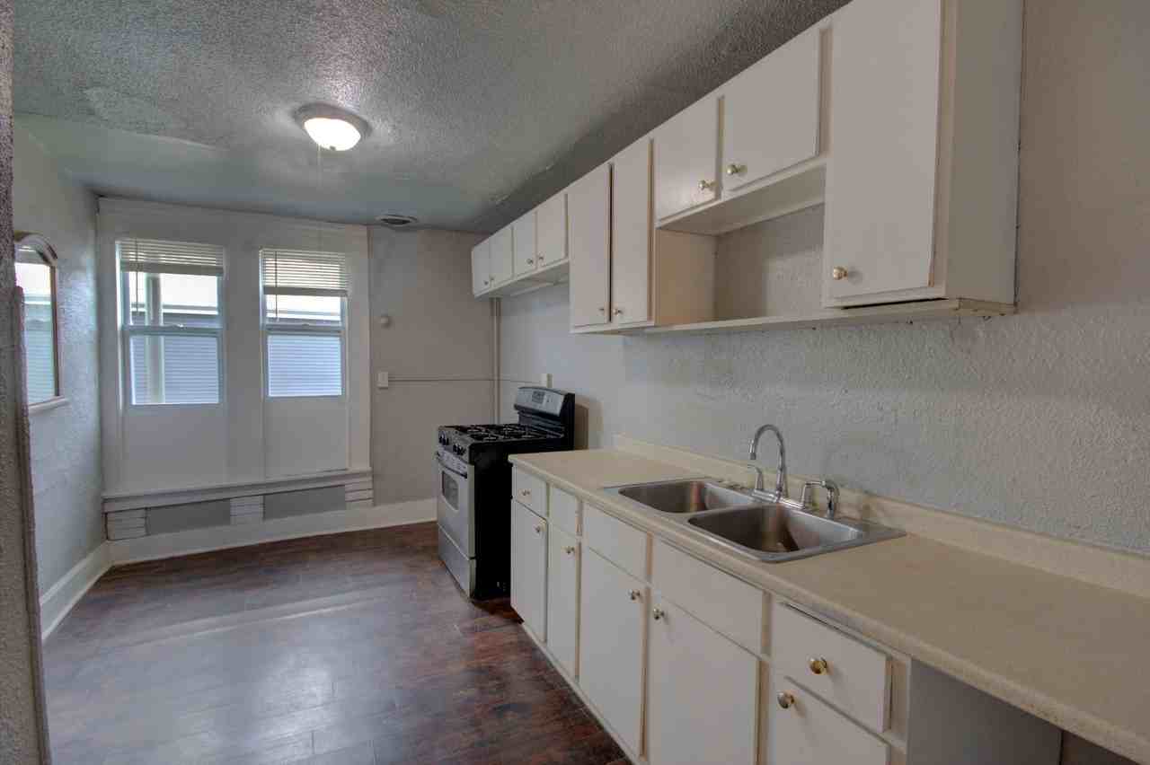 1320 1/2 Brown St - Photo 2 of 15