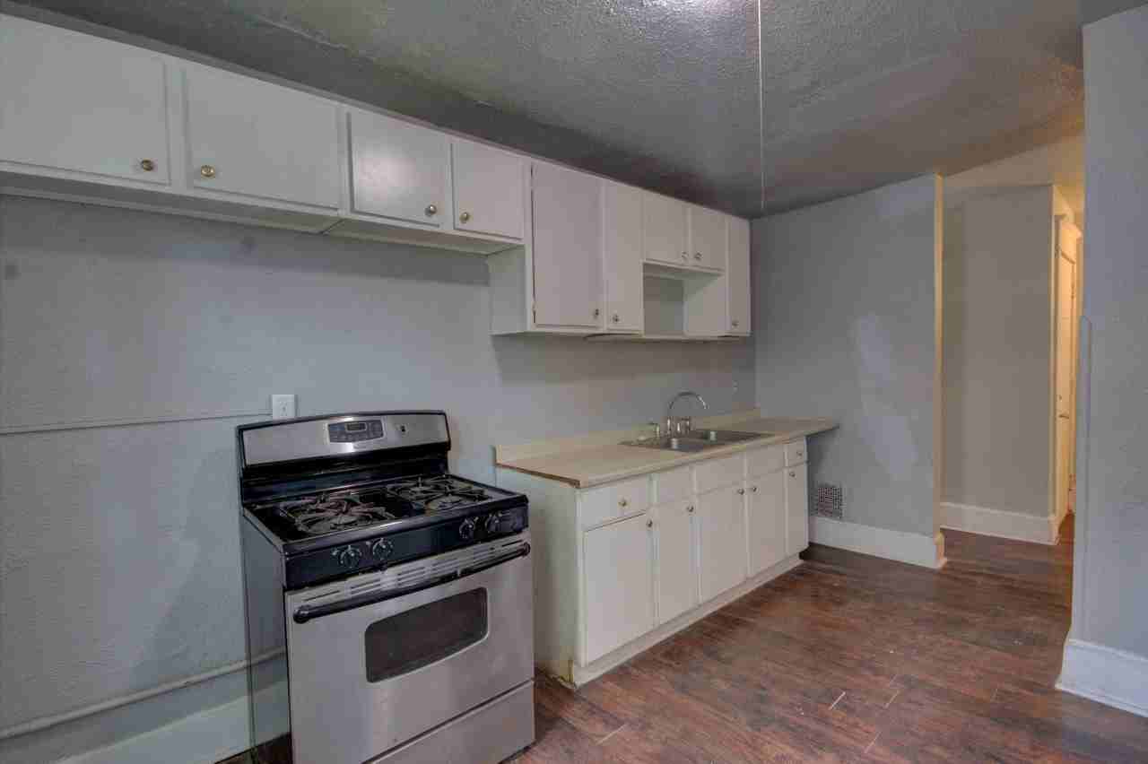 1320 1/2 Brown St - Photo 3 of 15