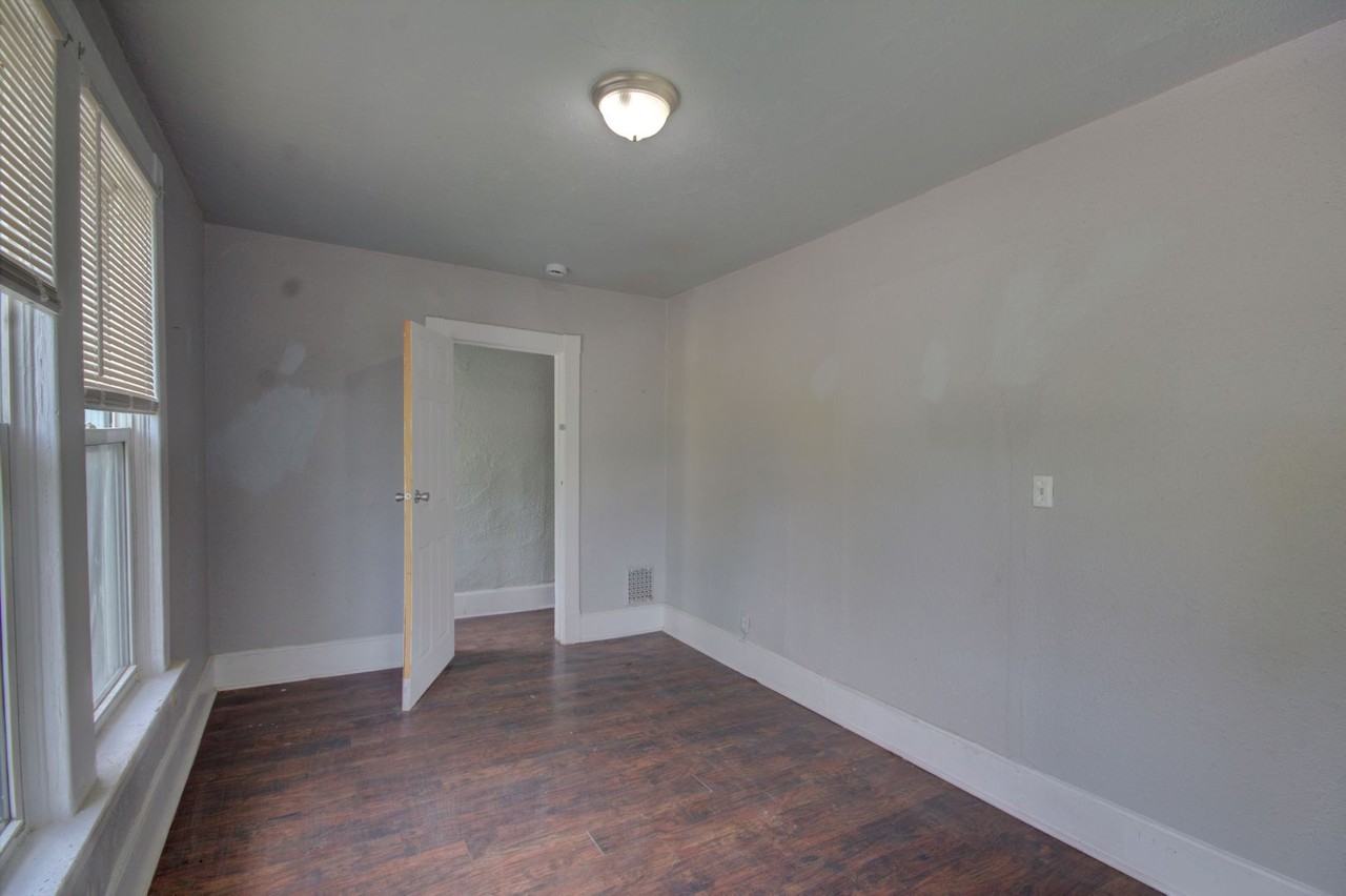 1320 1/2 Brown St - Photo 4 of 15