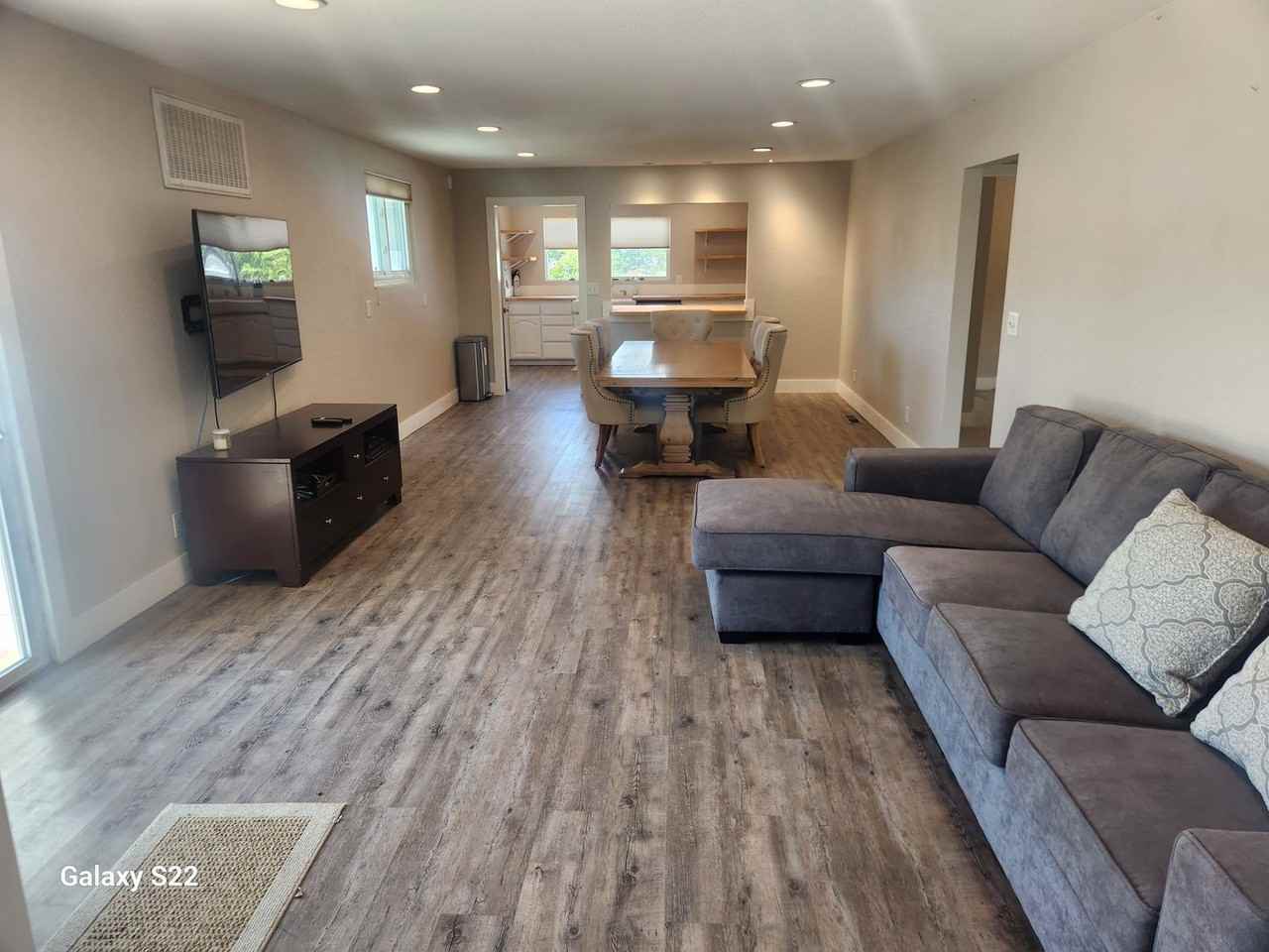 5370 Daywalt Ln - Photo 2 of 32