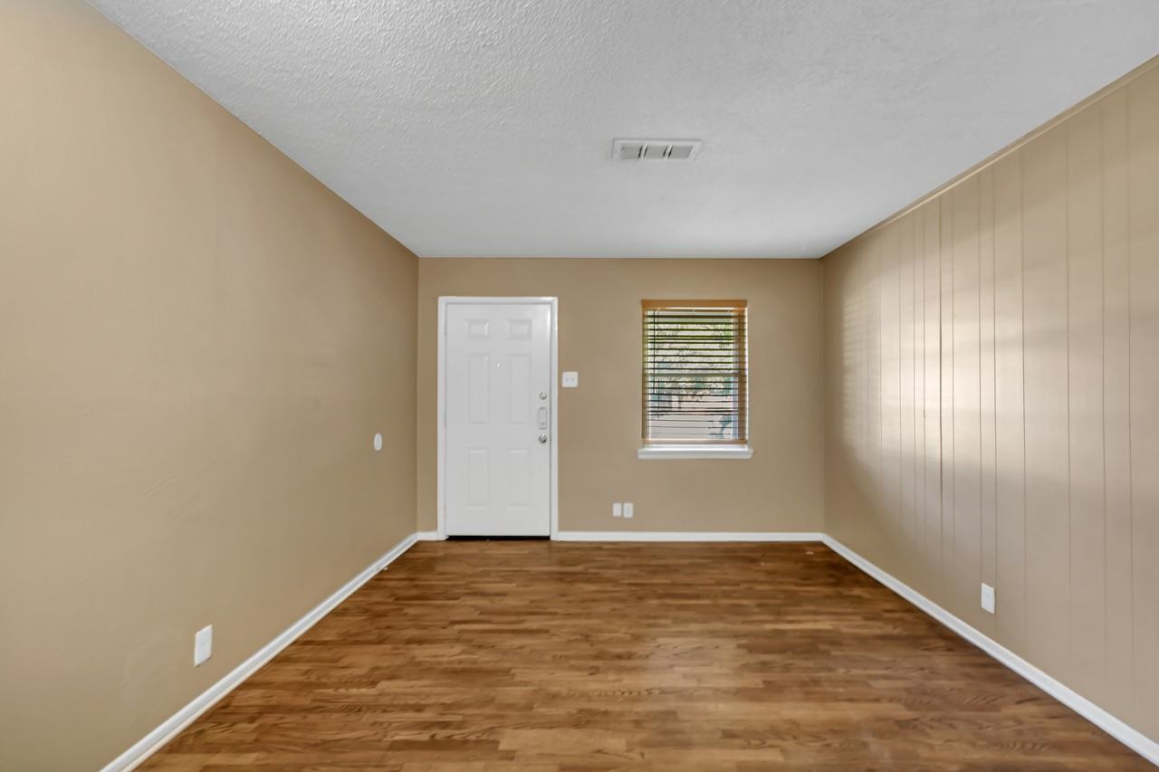 5013 Susan Lee Ln - Photo 2 of 18