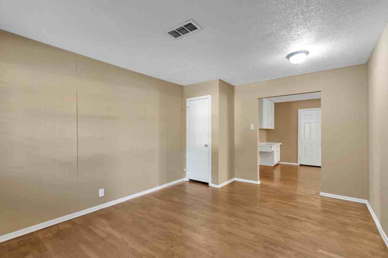 5013 Susan Lee Ln - Photo 3 of 18