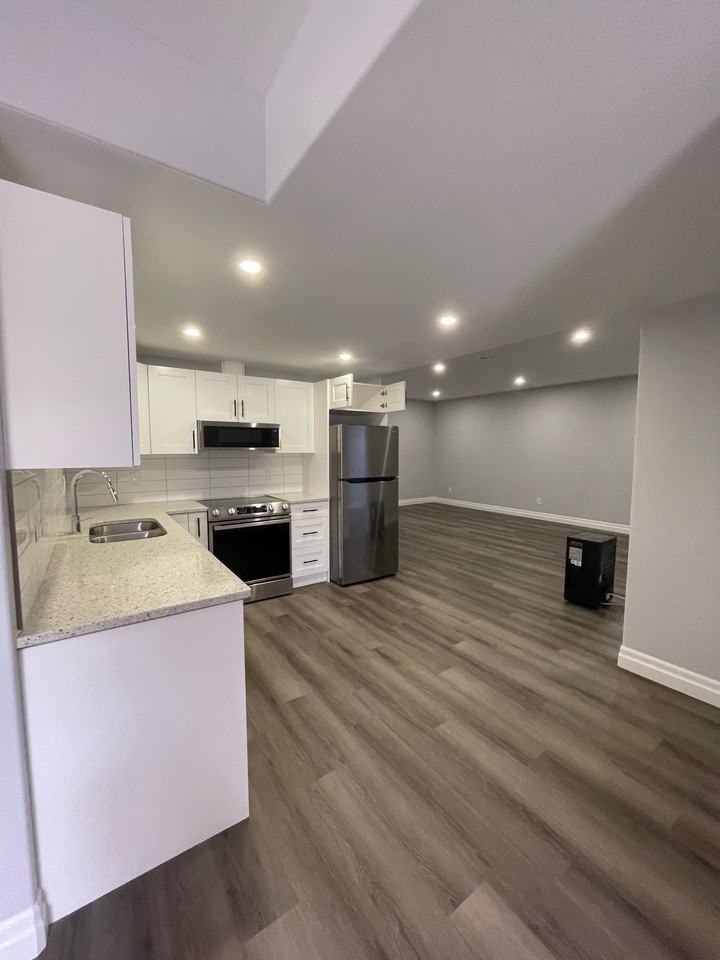 102-106 Warwick Dr - Photo 2 of 16