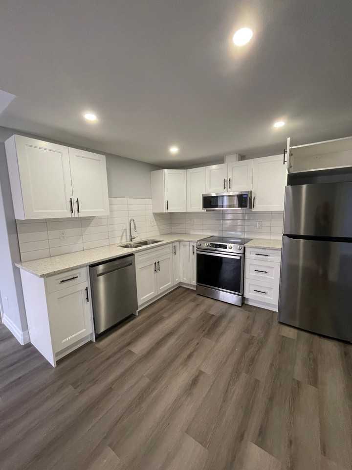 102-106 Warwick Dr - Photo 3 of 16