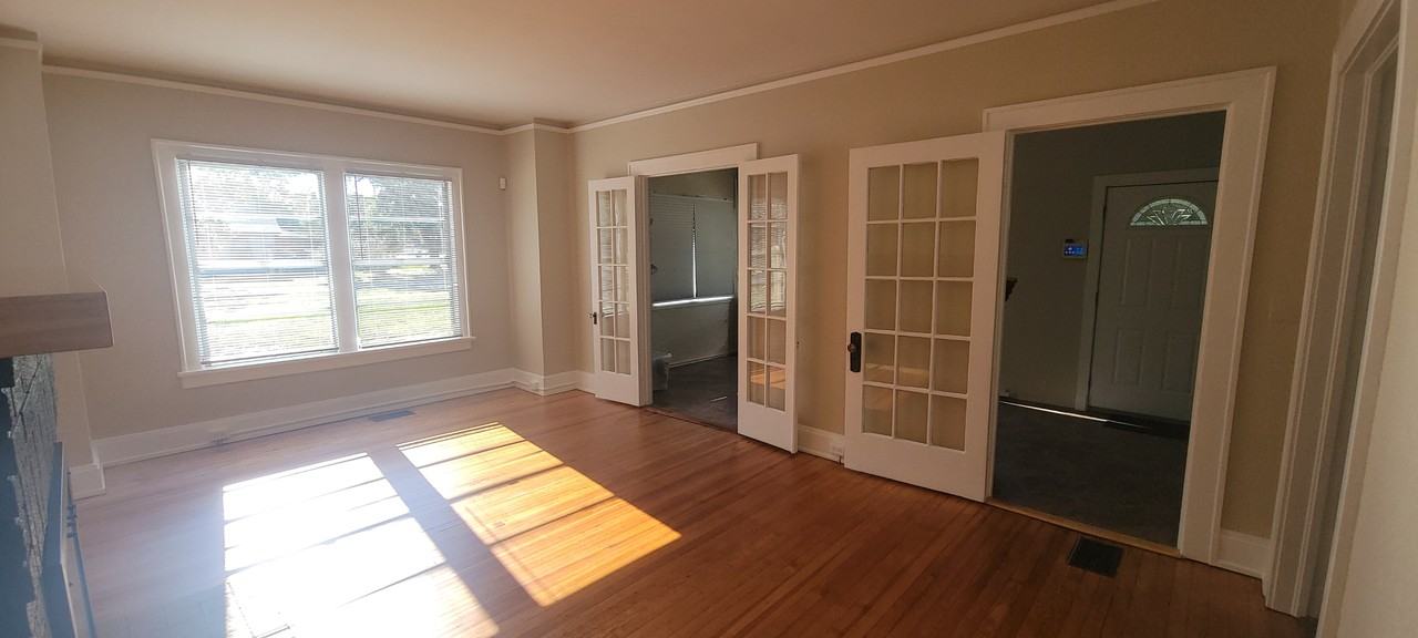 132 Arlington Ave W - Photo 3 of 9