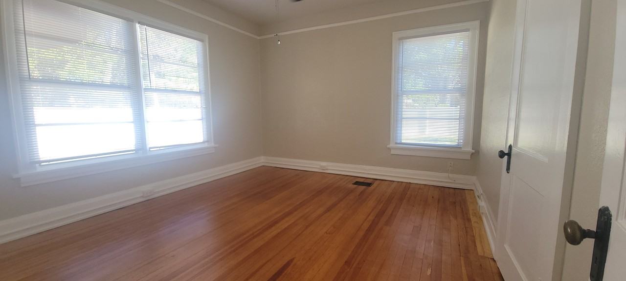 132 Arlington Ave W - Photo 4 of 9