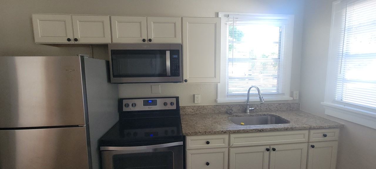 132 Arlington Ave W - Photo 5 of 9