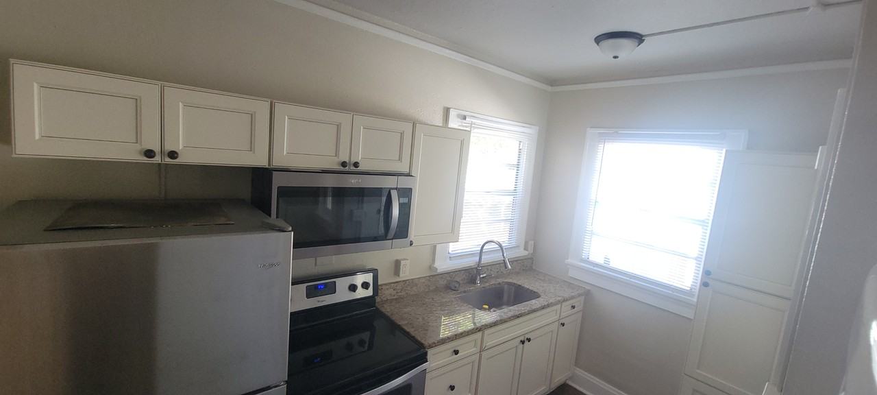 132 Arlington Ave W - Photo 6 of 9