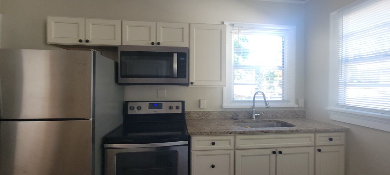 132 Arlington Ave W - Photo 7 of 9