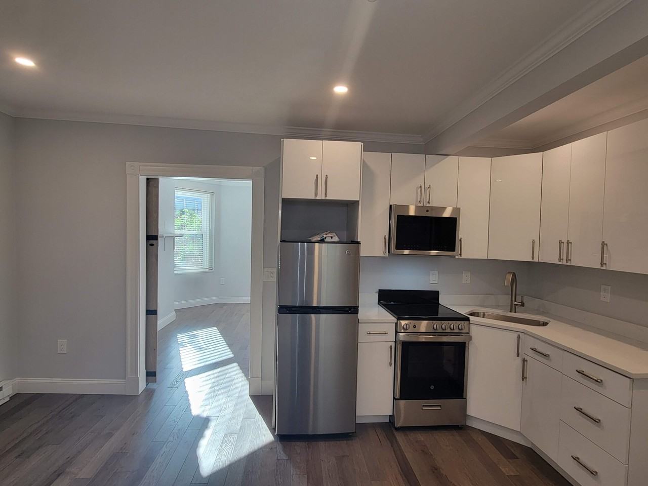 Jfk St #4 - Photo 4 of 10