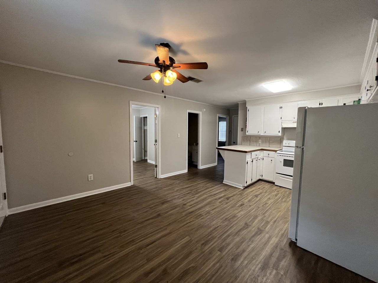 806 Maxwell Dr - Photo 3 of 10