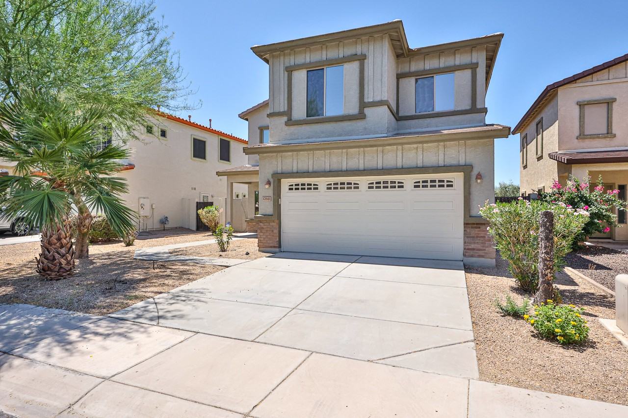 17641 W Young St - Photo 2 of 35