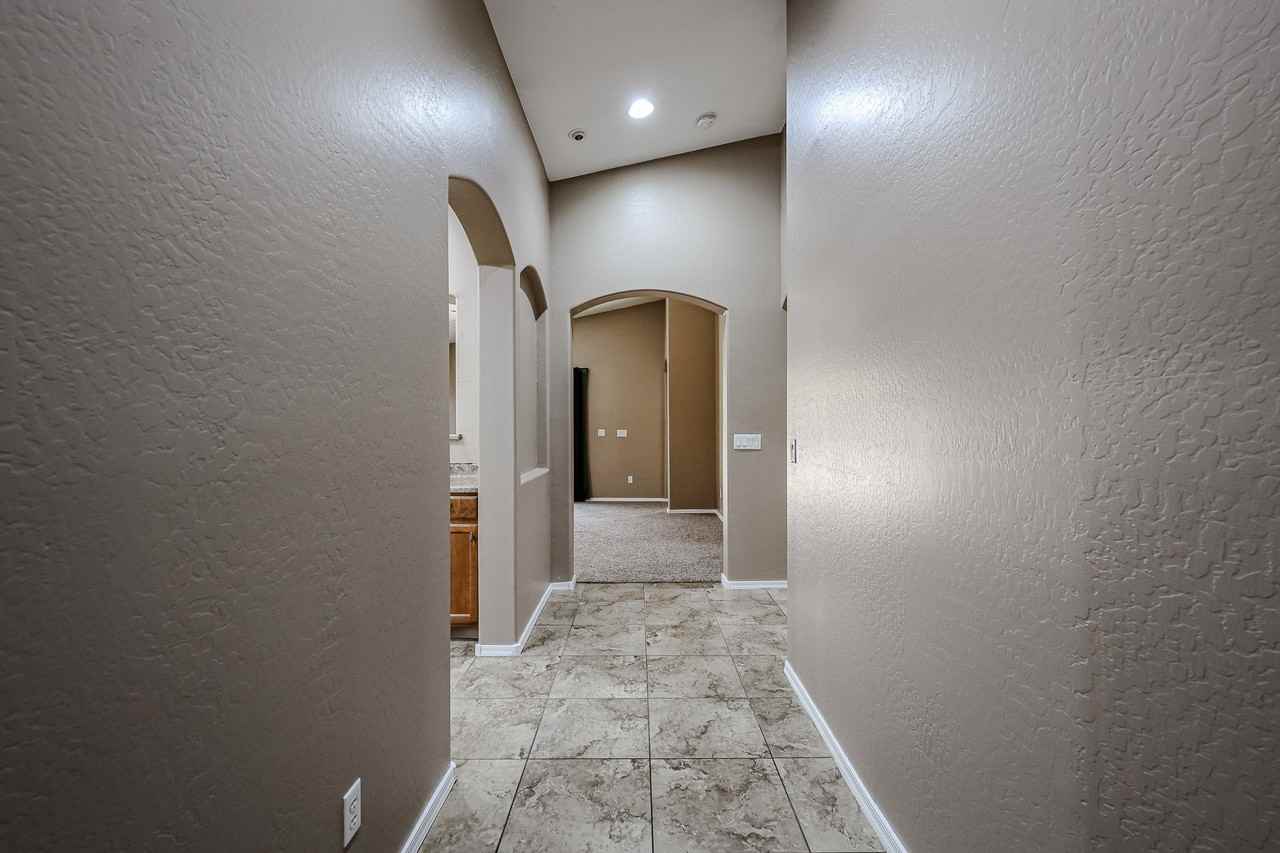 36322 W Alhambra St - Photo 2 of 32