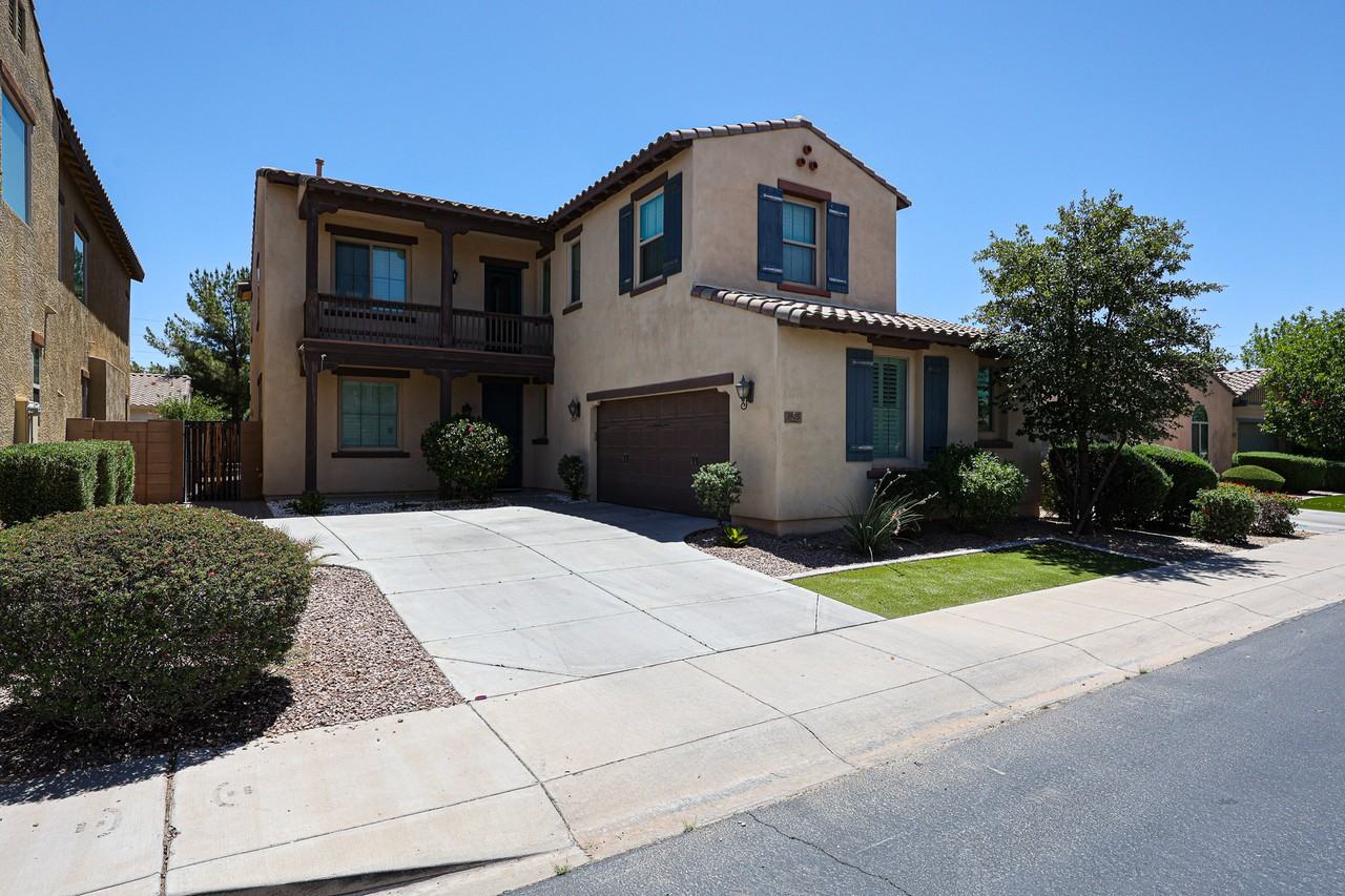 3575 S Jasmine Dr - Photo 2 of 50