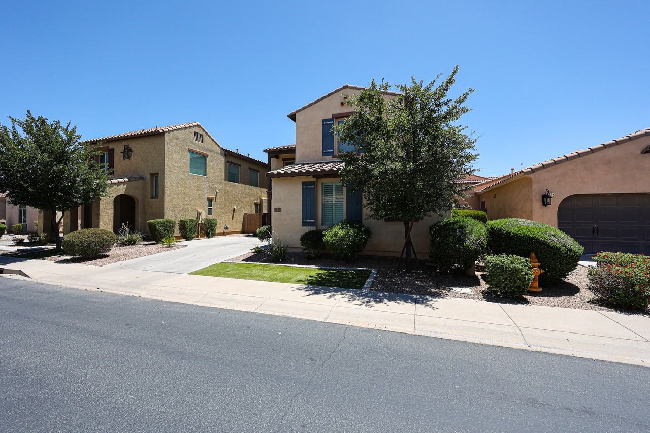 3575 S Jasmine Dr - Photo 3 of 50