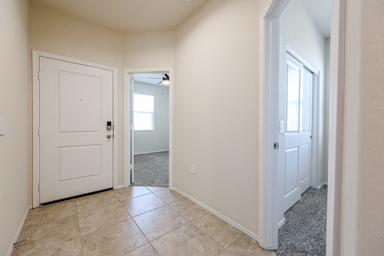 24470 W Wood St - Photo 4 of 32