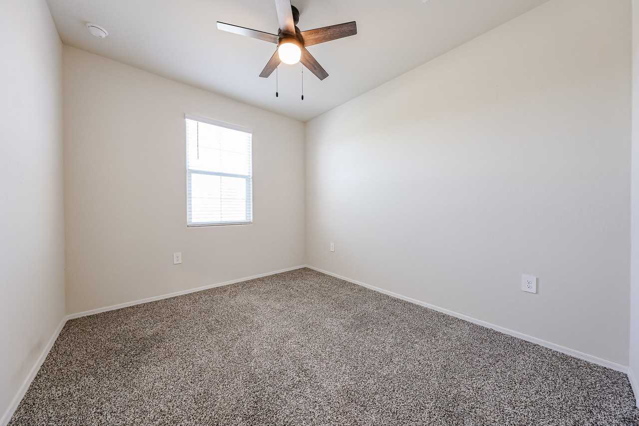 24470 W Wood St - Photo 5 of 32