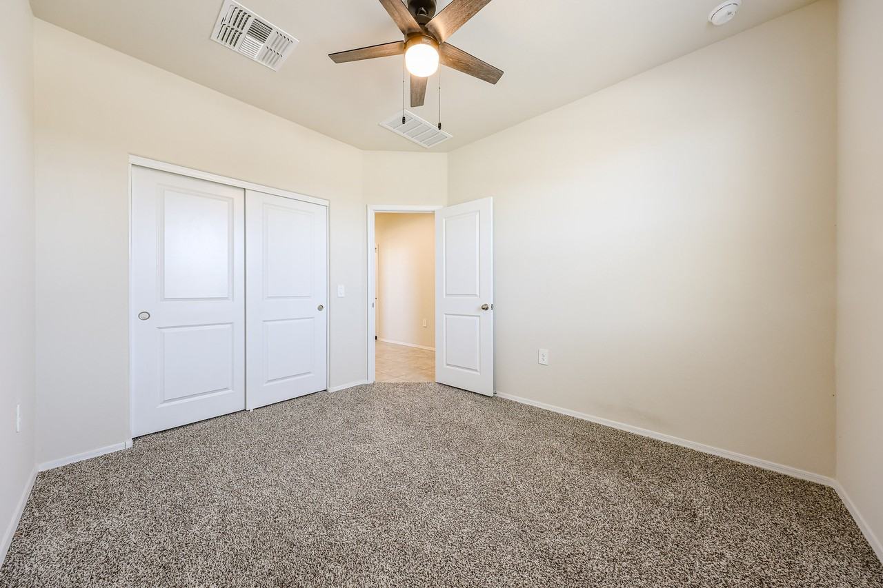 24470 W Wood St - Photo 6 of 32