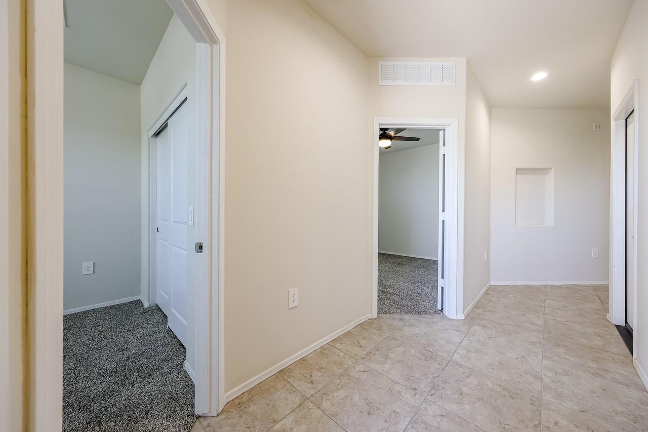 24470 W Wood St - Photo 7 of 32