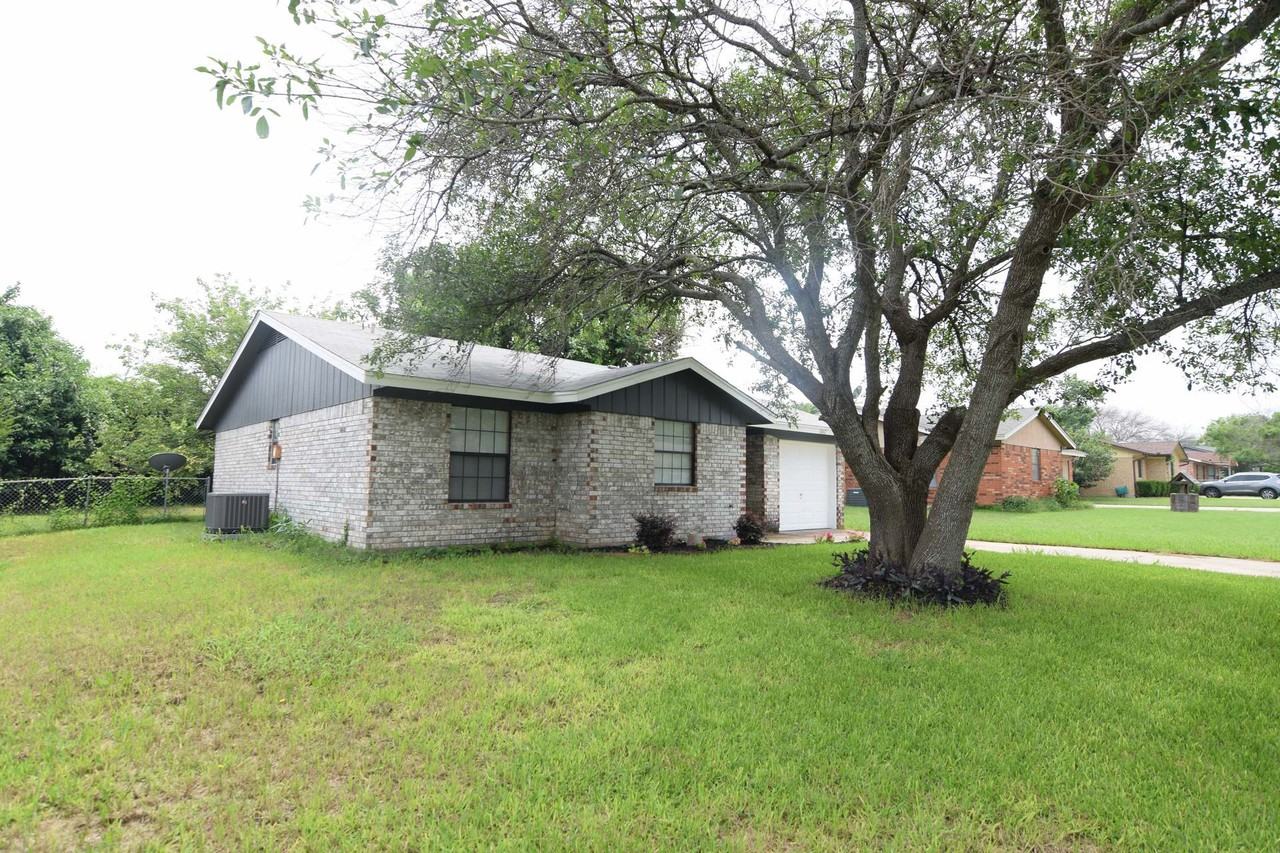 3802 Pilgram Dr - Photo 3 of 18