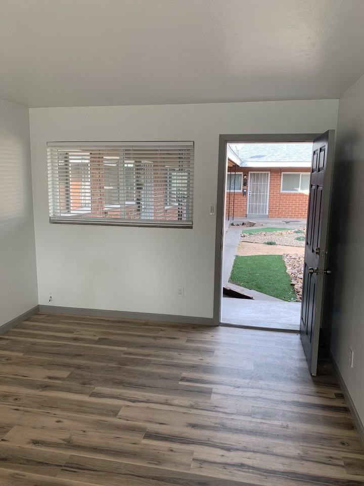 917 Amherst Dr Se - Photo 4 of 27