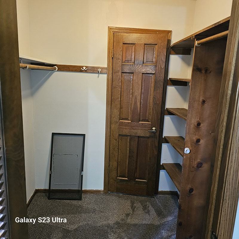 1224 E Decorah Rd #7 - Photo 4 of 14